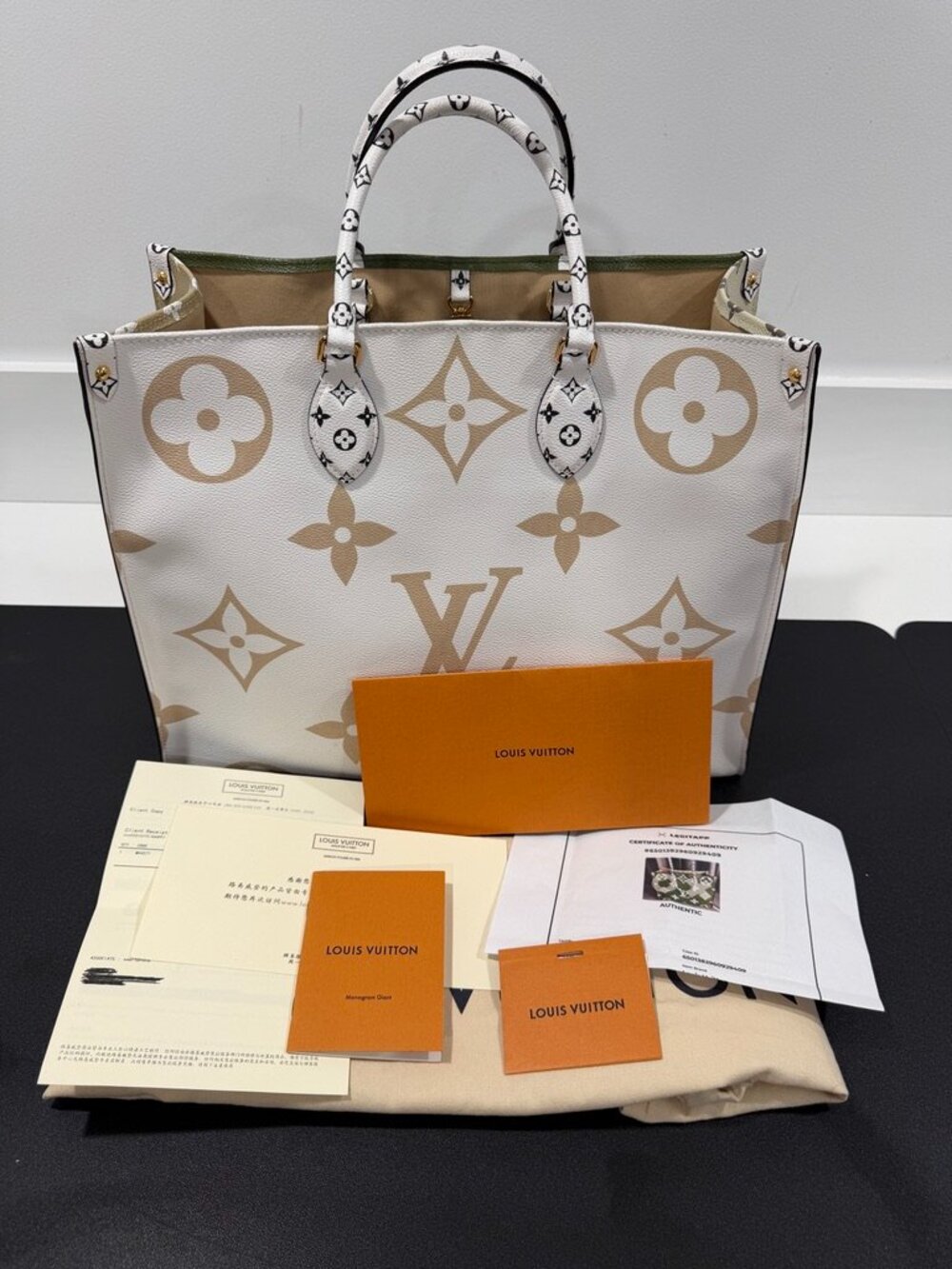 Louis Vuitton On The Go GM Khaki/Beige/White (JB1500)